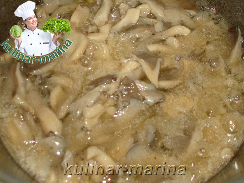 Вешенки жареные в сметане с луком | Oyster mushrooms fried in sour cream and onion