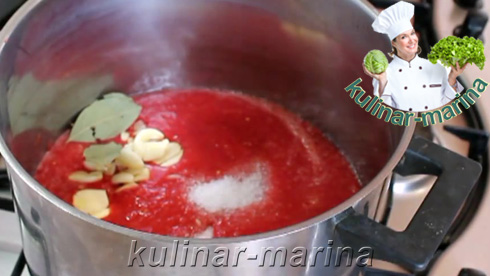 Помидоры в томатном соке с чесноком и специями | Tomatoes in tomato juice with garlic and spices