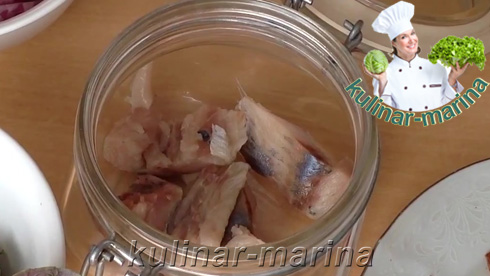 Подробный рецепт с пошаговыми фотографиями: Сельдь в томатном маринаде - уложить сельдь
