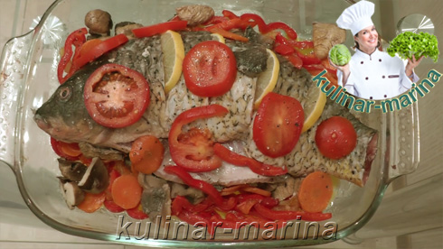 Запеченный карп на овощной подушке с грибами в духовке | Carp baked on vegetables with mushrooms in the oven