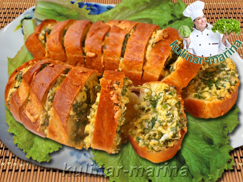 Батон, запечённый с чесноком, сыром и зеленью | The loaf baked with garlic, cheese and herbs