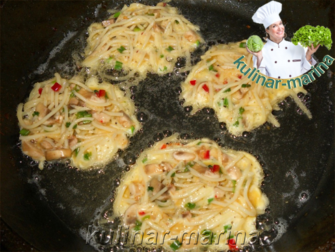Оладьи из спагетти с сыром, грибами и зеленью | Pancakes from spaghetti with cheese, mushrooms and herbs